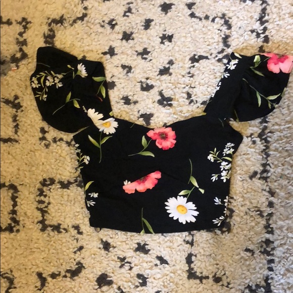 Forever 21 Tops - Floral crop top